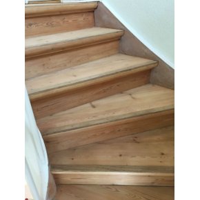 Her ses trappen samt stdtrinene afslebet og klargjort til efterbehandlingen.