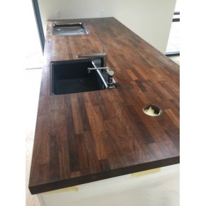 Her ses den olieret kkkenbordplade inden afslibningen