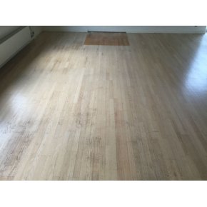 Askegulv afslebet og efterbehandlet med 2x hvidpigmenteret olie