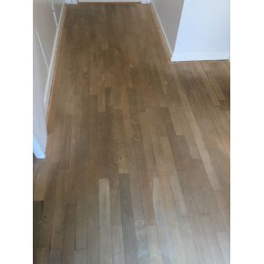 Bøgeparket afslebet m. efterbehandlingen 1x hvidlak og 2x alm. lak.