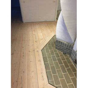 Douglas gulv m. bort afslebet og 2x hvidpigmenteret sbe