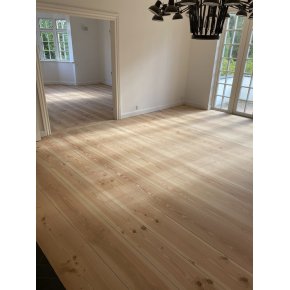 Douglasplankerne efter tre afslibningsprocesser - klar til hvidpigmenteret s�be efterbehandling