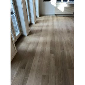 Gulvet er nu frdig afslebet og klar til efterbehandlingen m. naturolie.