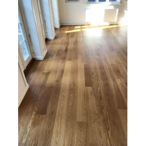 Det frdige resultat af egetrsgulvet efter afslibningen & efterbehandlingen m. 2x naturolie.