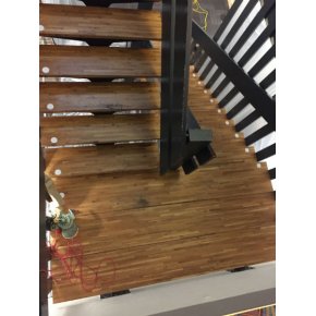 Her ses trappen fr afslibningen og efterbehandlingen.