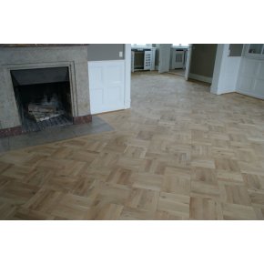 Gulvafslibningen er overstet og gulvet er klar til hvidpigmenteret oliebehandling.