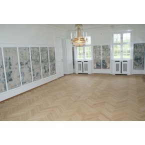 Afslibningen er veloverstet. Nu mangler vi blot kanter, hjrner og den sidste pudsning inden rengring og efterbehandling. 