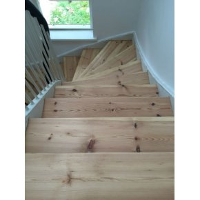 Her ses trappetrinene afslebet af 3 gange samt skrabet og udstukket, klar til efterbehandling.