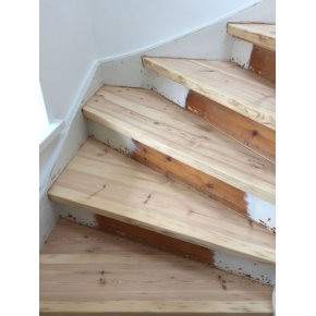 Her ses trappetrinene afslebet af 3 gange samt skrabet og udstukket, klar til efterbehandling.