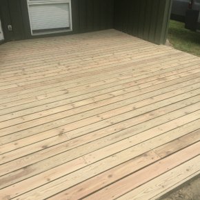 Trterrasse frdigslebet og klar til efterbehandling.