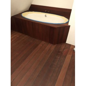 Jatoba gulv m. sort gummifuge afslebet og efterbehandlet m. 2x naturolie