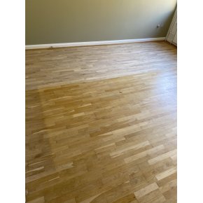 Lakeret egetrs lamelgulv med 2x alm. lak & 1x 2komp. mat toplak