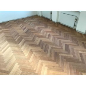 Gulvet er nu afslebet og klar til lakering: