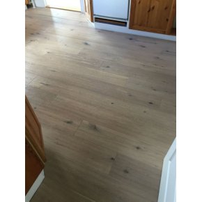 Her ses gulvet fr plejeolieringen.