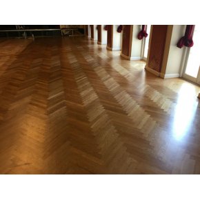 Her ses gulvet efter plejeolieringen.