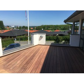 Trterrassen er her frdigslebet og klar til efterbehandling. Kunden klarede selv efterbehandlingen.